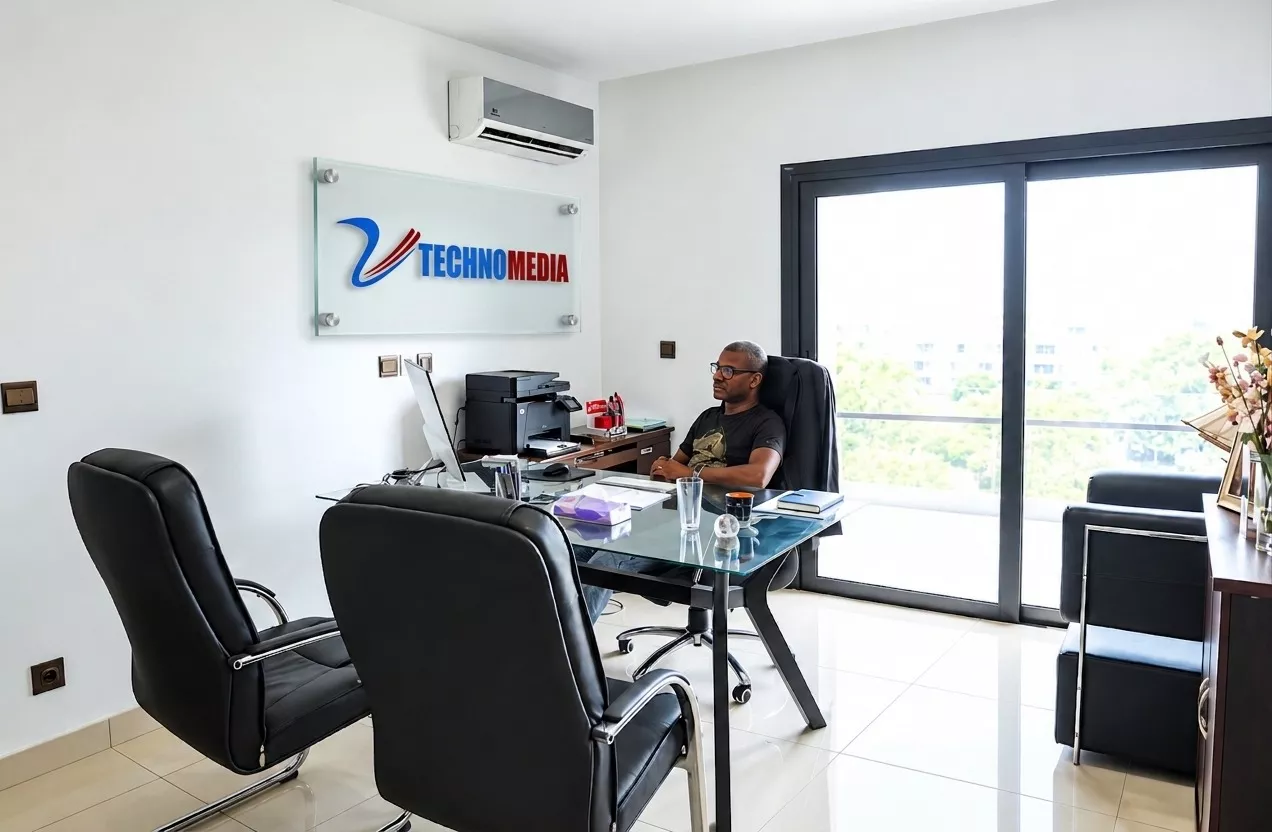 The TECHNOMEDIA team filming in its studio